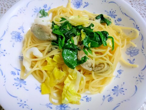 牡蠣とイカとほうれん草のパスタ